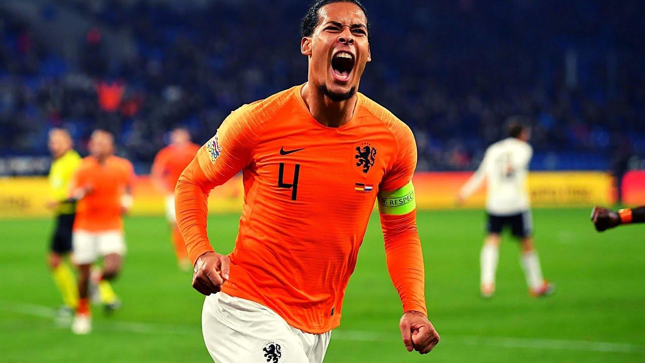 Virgil van Dijk trong màu áo đội tuyển quốc gia Hà Lan