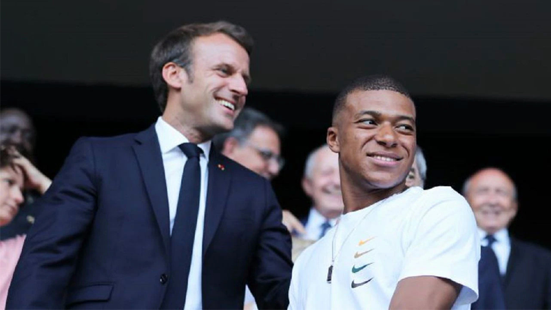 Hình ảnh Mbappe bên cạnh Thủ tướng Pháp