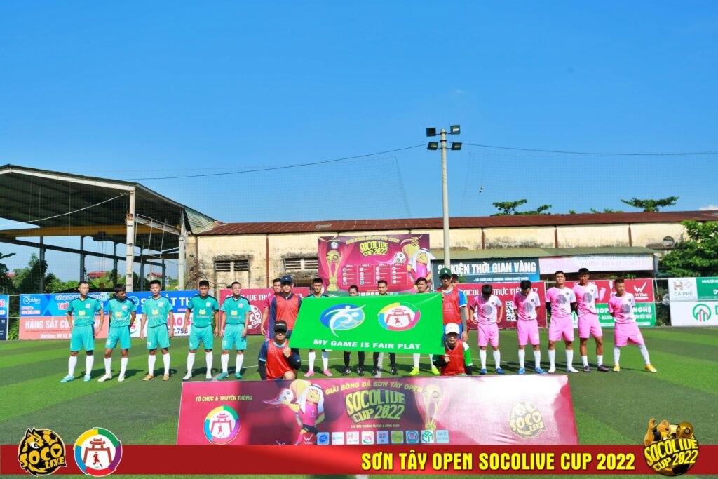 Màn ra quân giữa hai đội FC QUANG NHÃN - FC HOA HỒNG giải bóng đá phủi Sơn Tây Open Socolive Cup