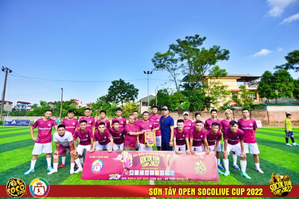 Đội bóng Bia Bỉ Fc và ông Bầu Tùng Bia tại giải bóng đá phủi Sơn Tây Open Socolive Cup