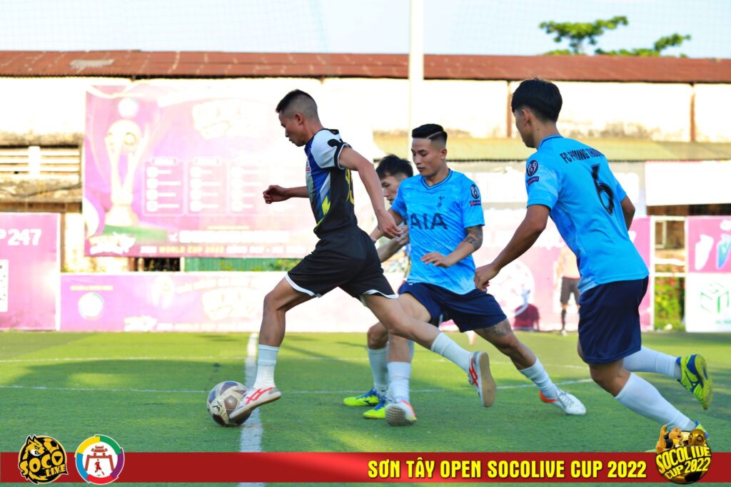 Phê FC đã có chiến thắng 2-0 trước Phụng Thượng FC trong ngày đầu ra quân Sơn Tây Open Socolive Cup