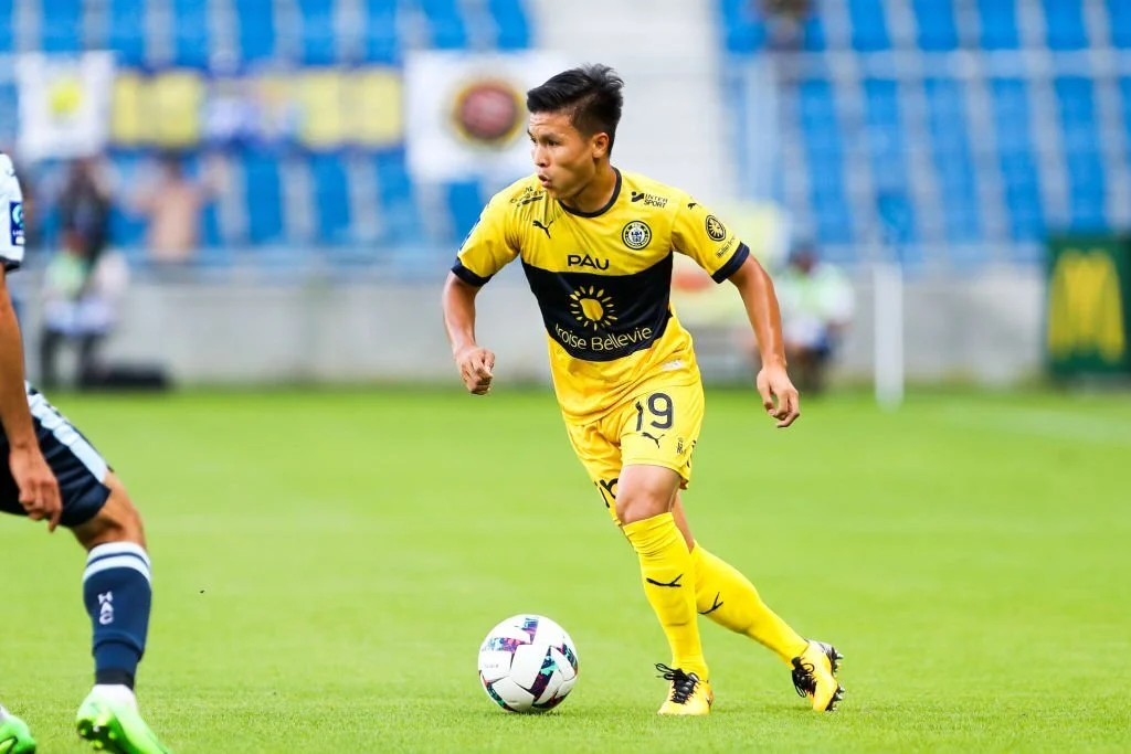 Tiền về Quang Hải trở lại Pau FC để chuẩn bị cho giải đấu Ligue 2