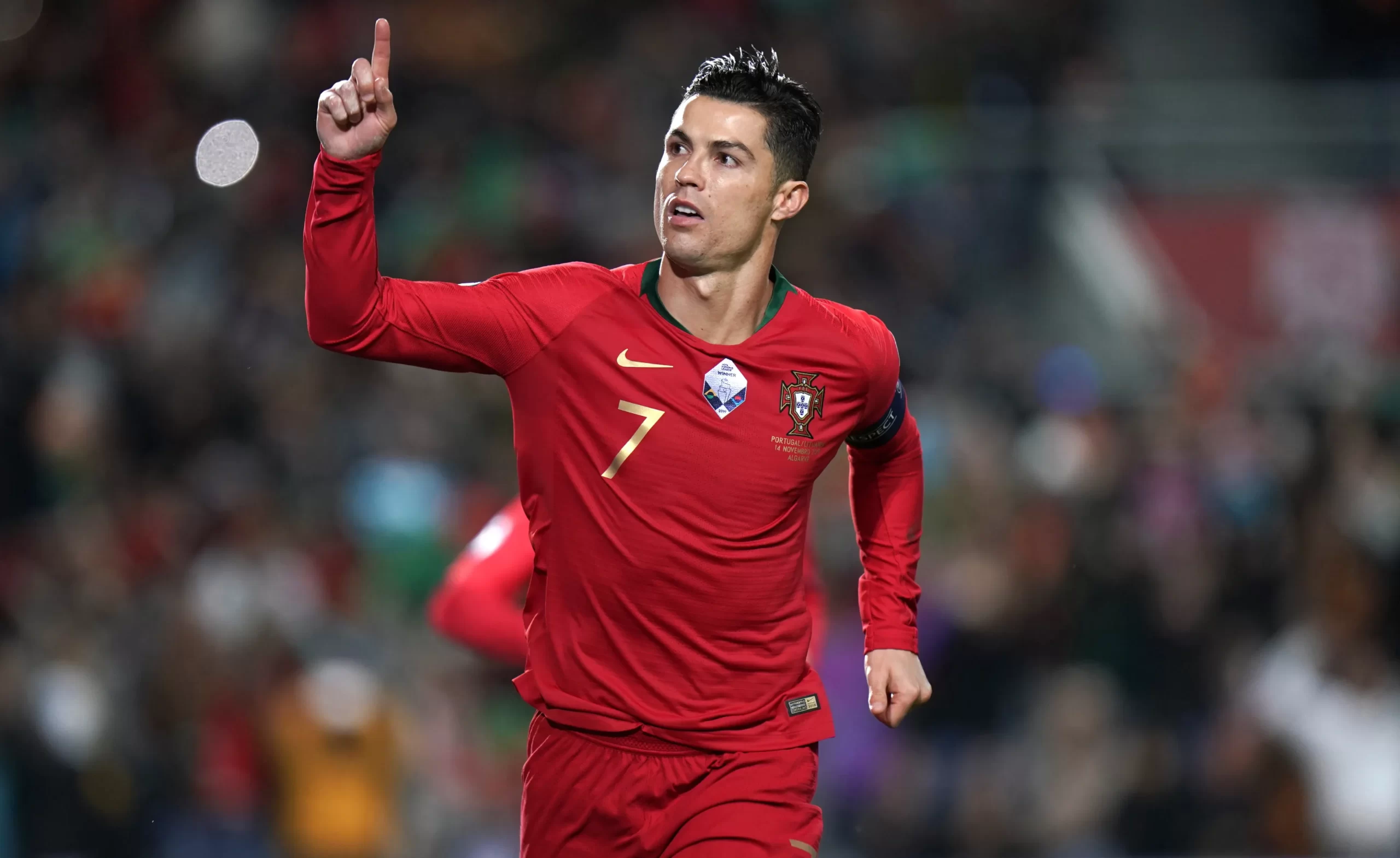 Cristiano Ronaldo khoác áo của nhiều câu lạc bộ bóng đá nổi tiếng