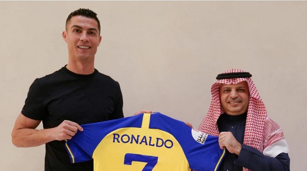 Ronaldo gia nhập Al Nassr