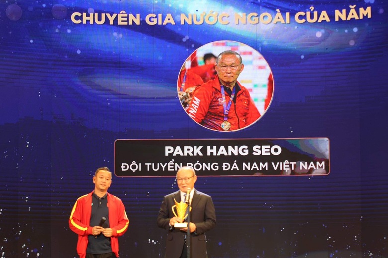 HLV Park dành danh hiệu trước chung kết AFF Cup ở gala Cup chiến thắng 2022