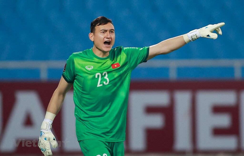Văn Lâm lọt top 5 cầu thủ hay nhất bán kết lượt đi AFF Cup 2022, giúp Việt Nam lập kỷ lục