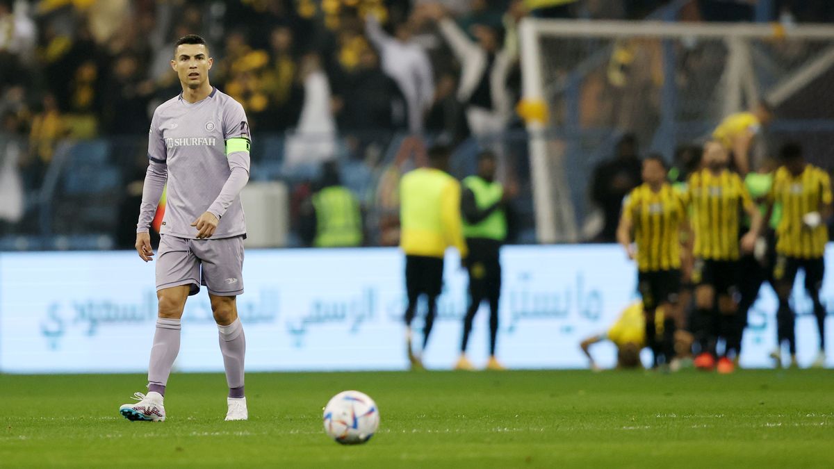 Ronaldo bị tố tranh đá phạt đền với đồng đội 