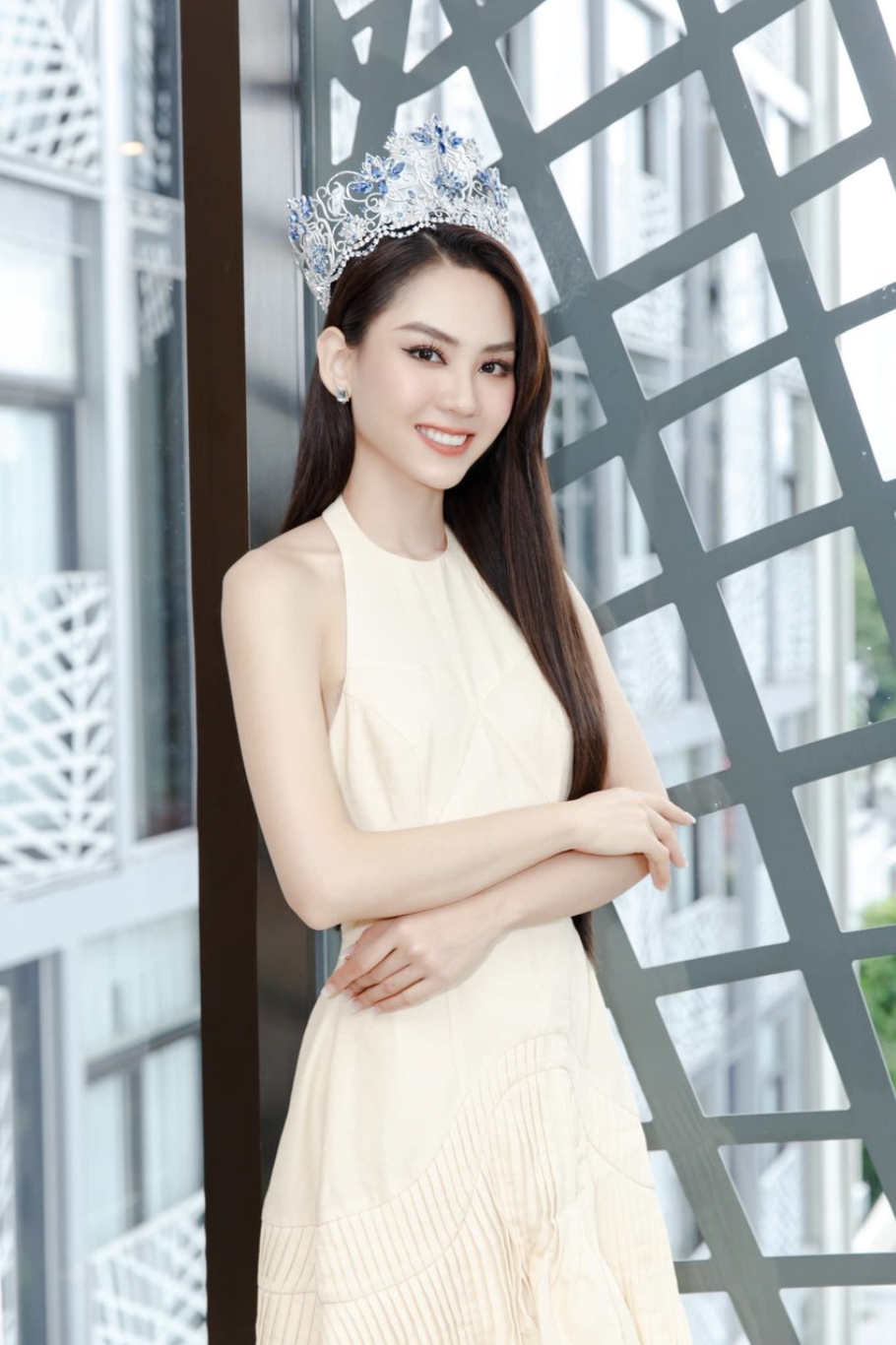 Huỳnh Nguyễn Mai Phương, sinh năm 1999, Người đẹp 9X sở hữu IELTS 8.0, cô sẽ là đại diện Việt Nam tiếp theo tại đấu trường Miss World - Hoa hậu Thế giới 2023, tại Các tiểu Vương quốc Ả rập Thống nhất (UAE)